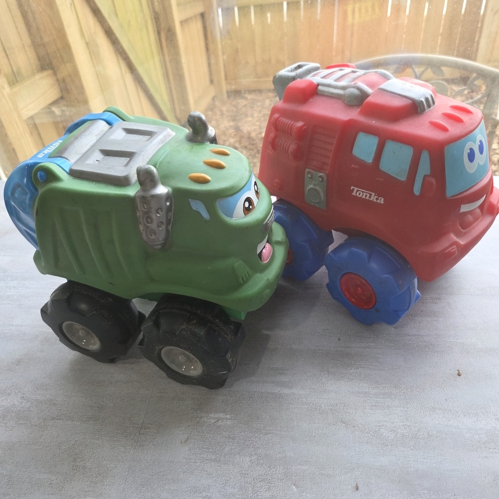 Playskool Wheel Pals CUSHY CRUISIN' Rowdy Garbage Truck & Boomer Fire Truck 2002